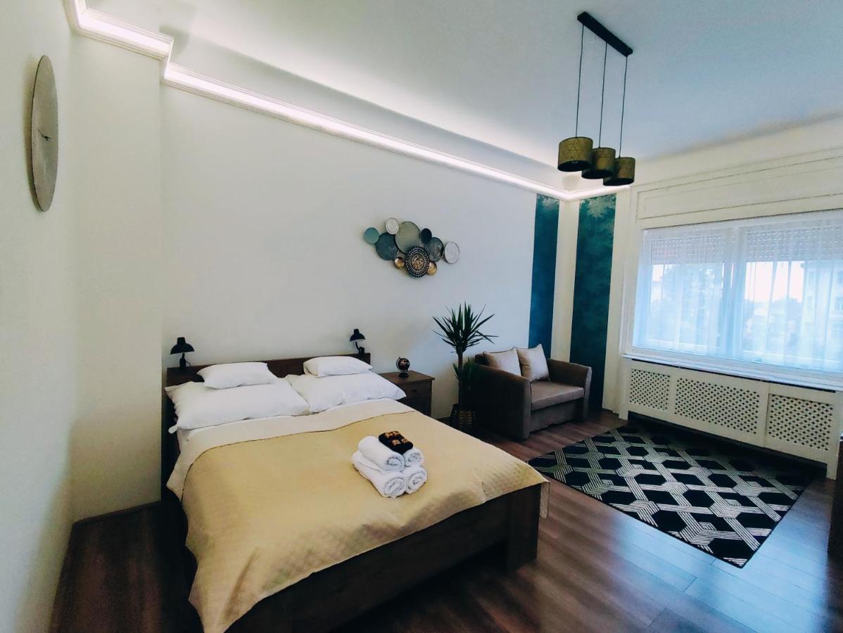 Central Palace Apartman Debrecen Buitenkant foto