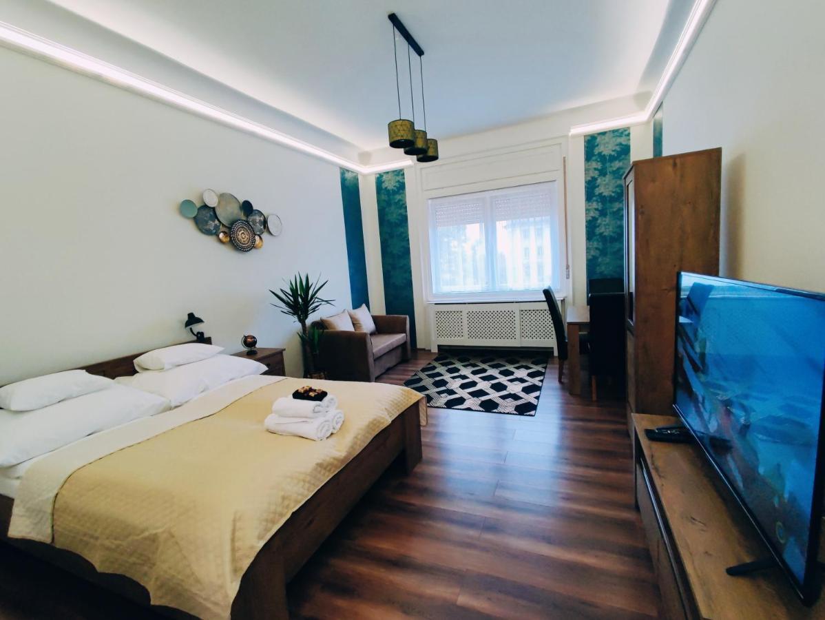 Central Palace Apartman Debrecen Buitenkant foto