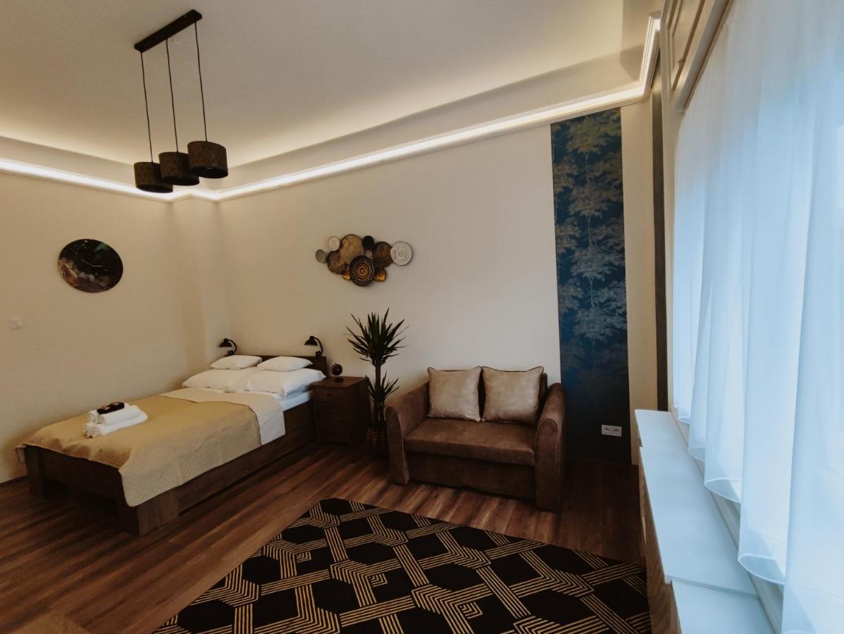 Central Palace Apartman Debrecen Buitenkant foto