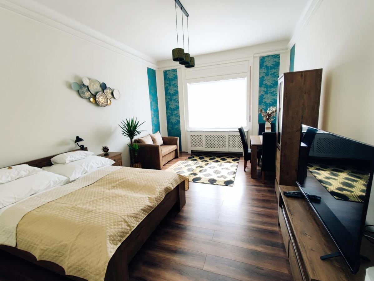 Central Palace Apartman Debrecen Buitenkant foto